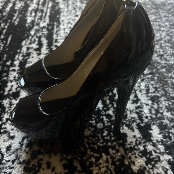 Elegant Black Heels for Every Occasion - Picture 4 of 4